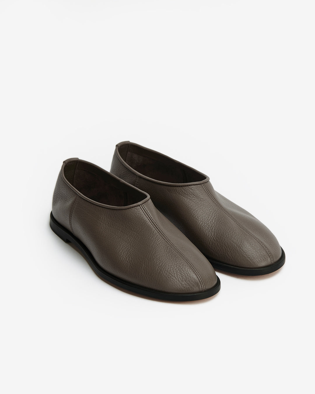 Heel Socks taupe leather — detail of the leather upper and toe